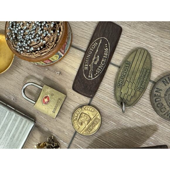 Vintage Estate Junk Drawer Lot Grandpa Core Antiques Keys Razors Pins Odd Ends - Picture 12 of 16